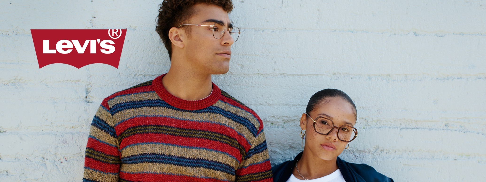 Levis: Mann und Frau mit Brille