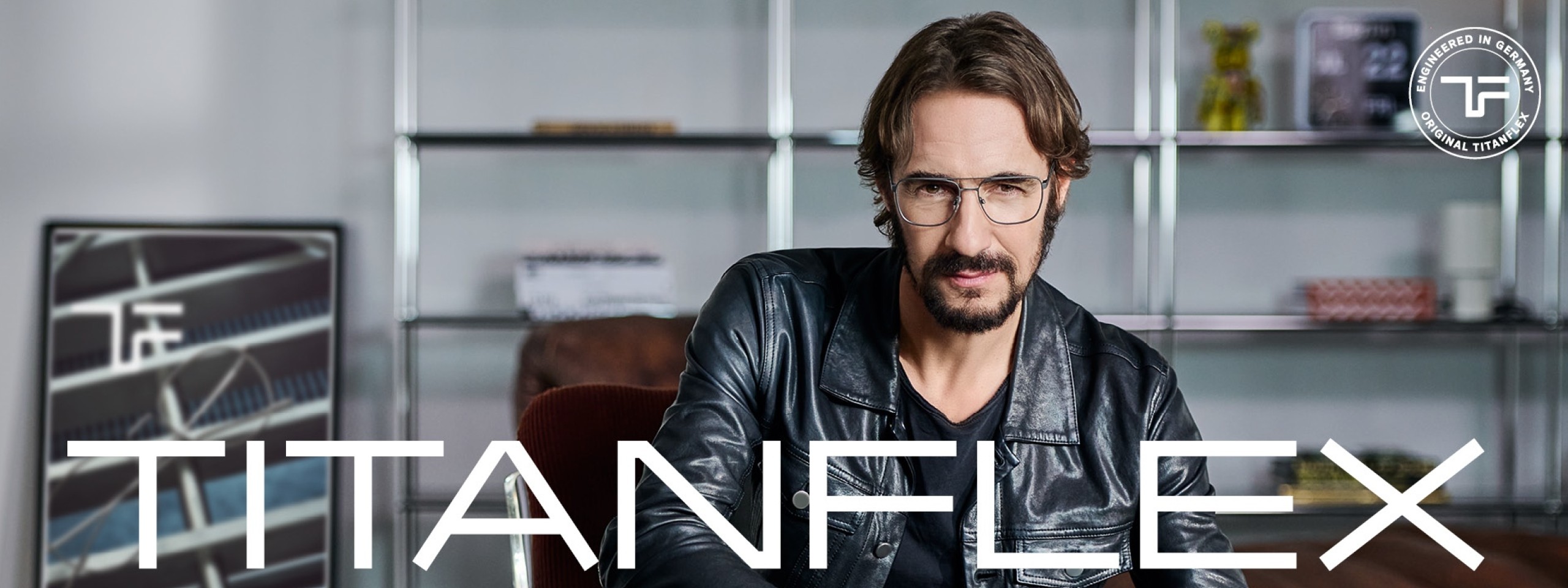 Titanflex: Mann mit Brille