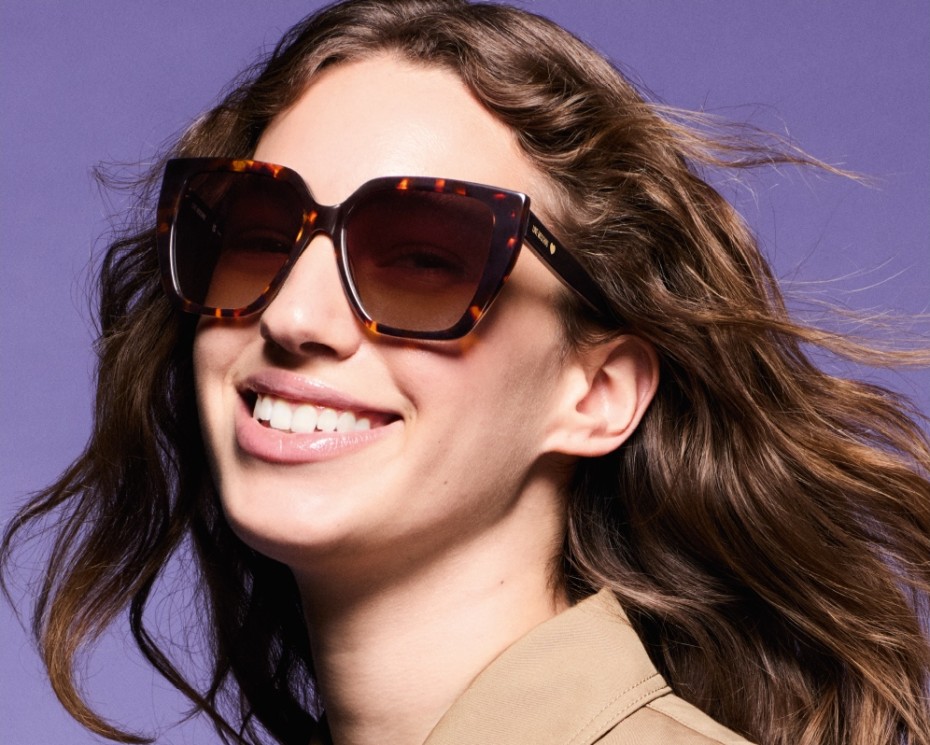 Love Moschino: Frau mit Brille