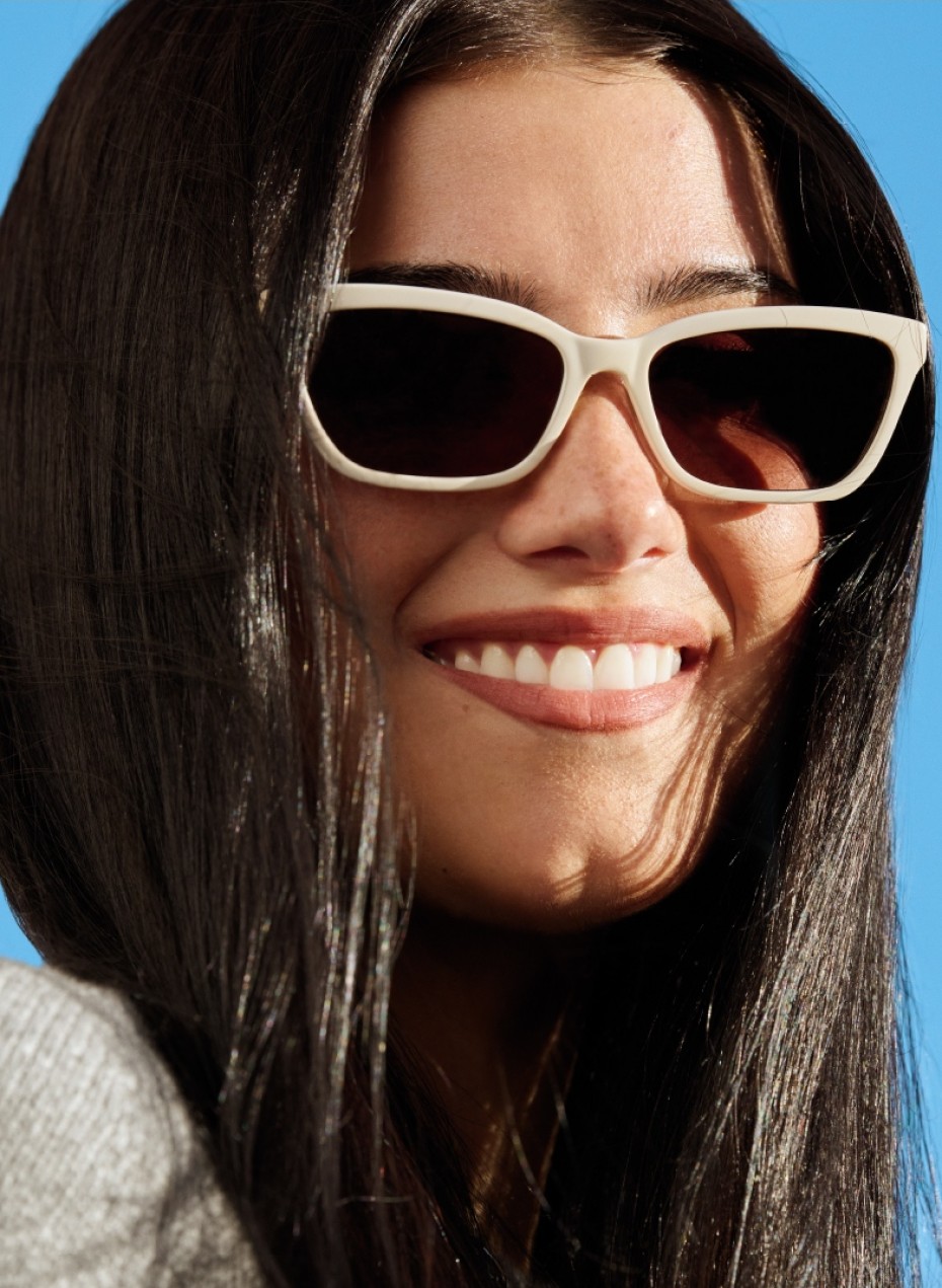 Kate Spade: Frau mit Sonnenbrille